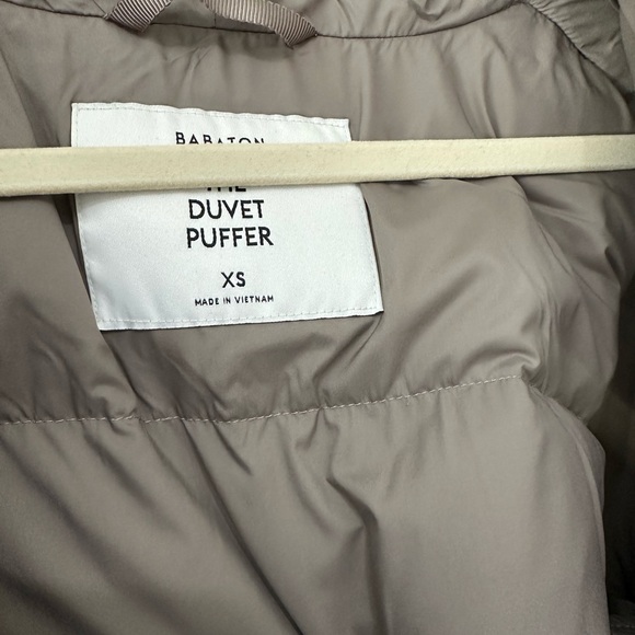 Aritzia XS Taupe Puffer Jacket - Picture 5 of 7